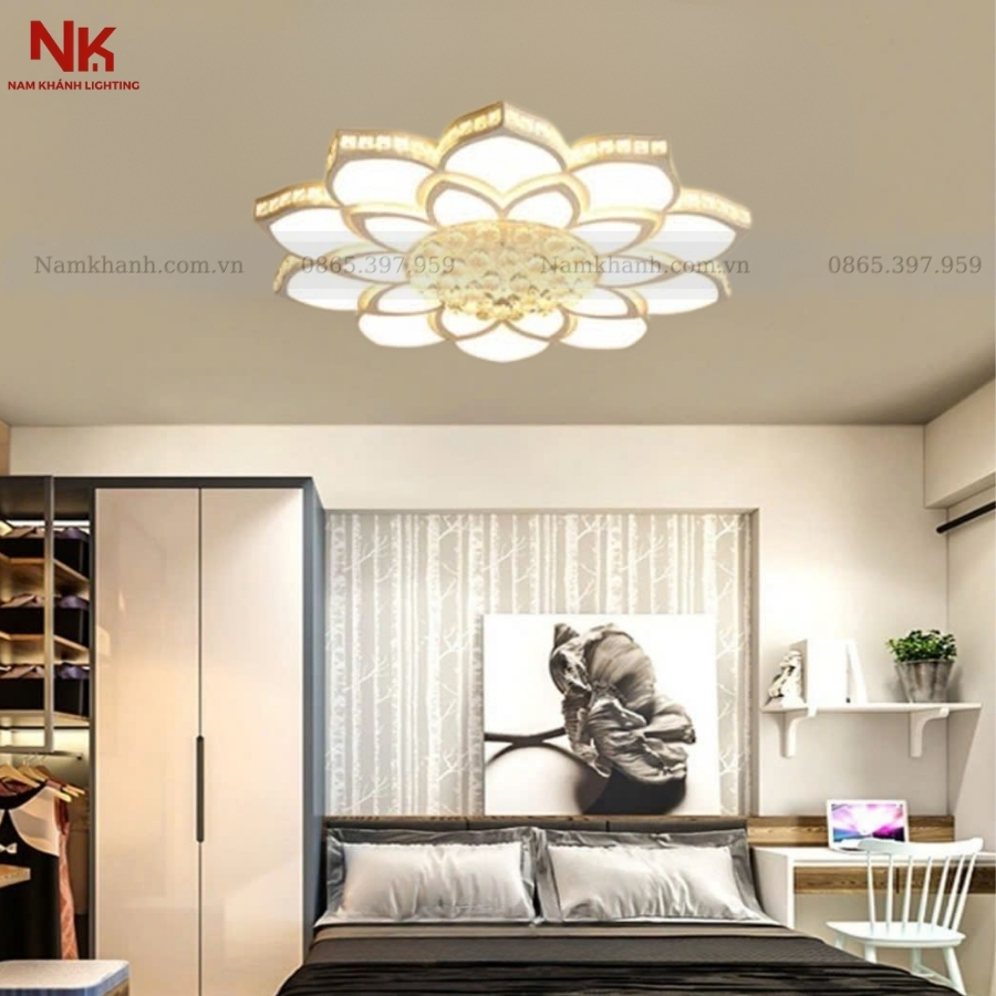 Đèn Ốp Trần Cánh Sen Hộp Pha Lê