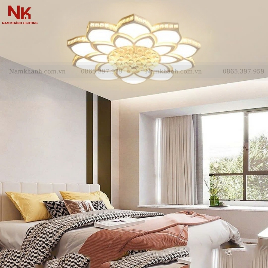Đèn Ốp Trần Cánh Sen Hộp Pha Lê
